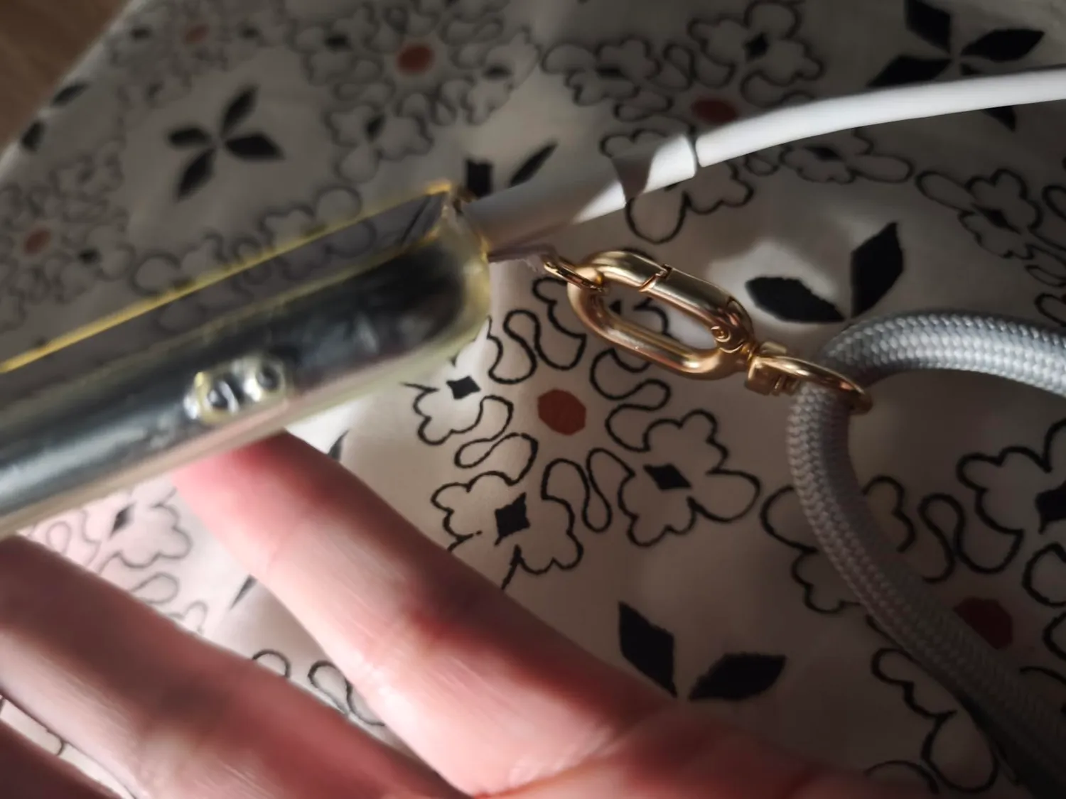 MORSUNBELA Handykette Breit Verstellbar mit Karabiner