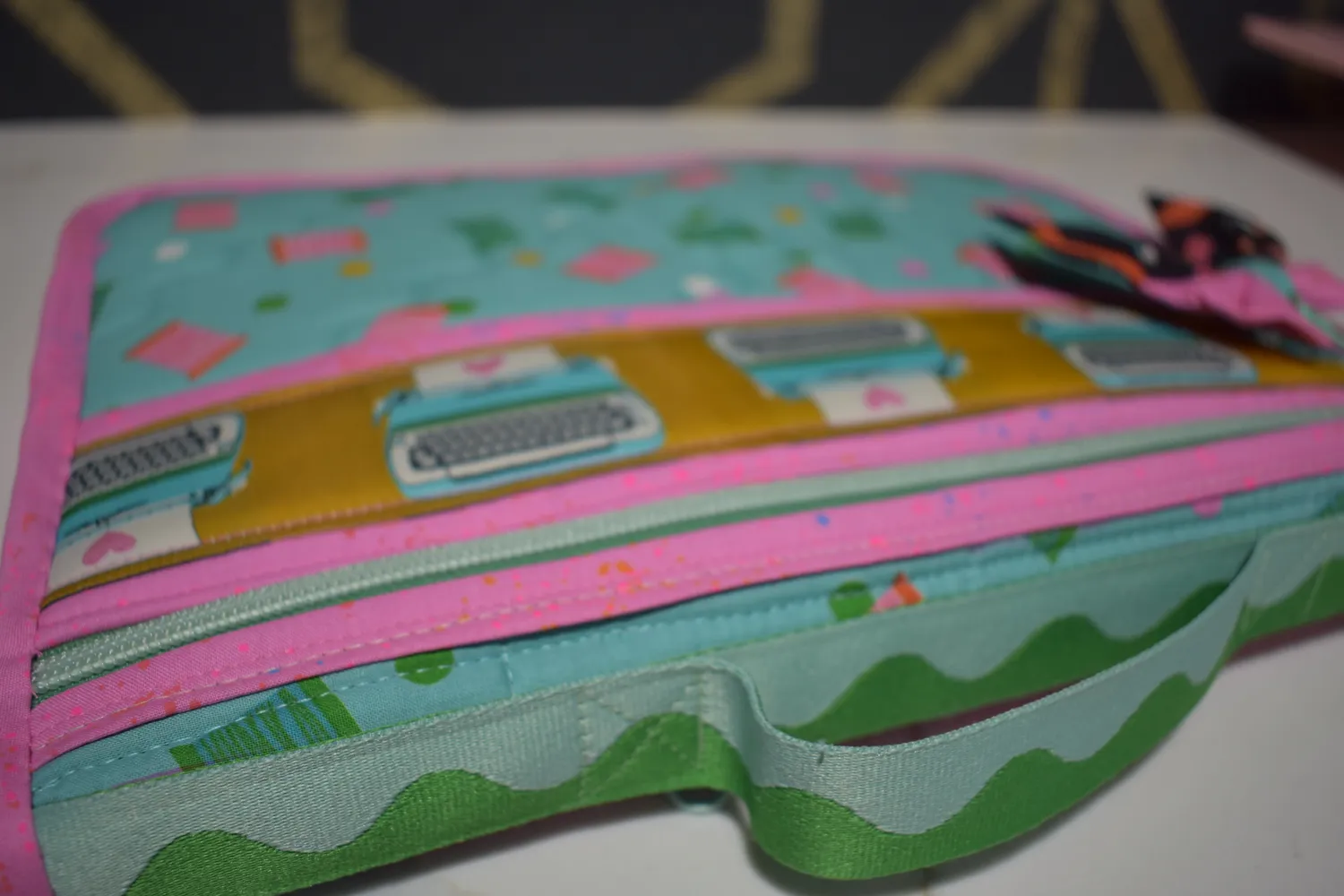 Renaissance Ribbon Sewing Kit Running With Scissors Nähset