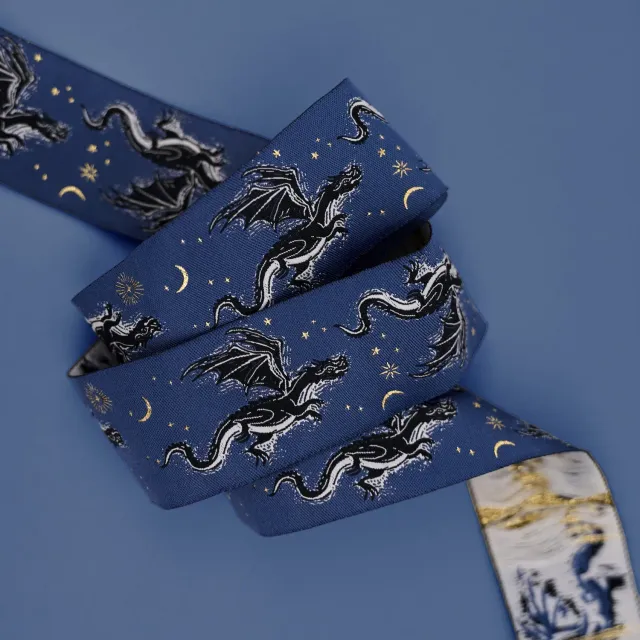 Renaissance Ribbon Fire Glow Etched Dragons Webband Grau 1 Yard