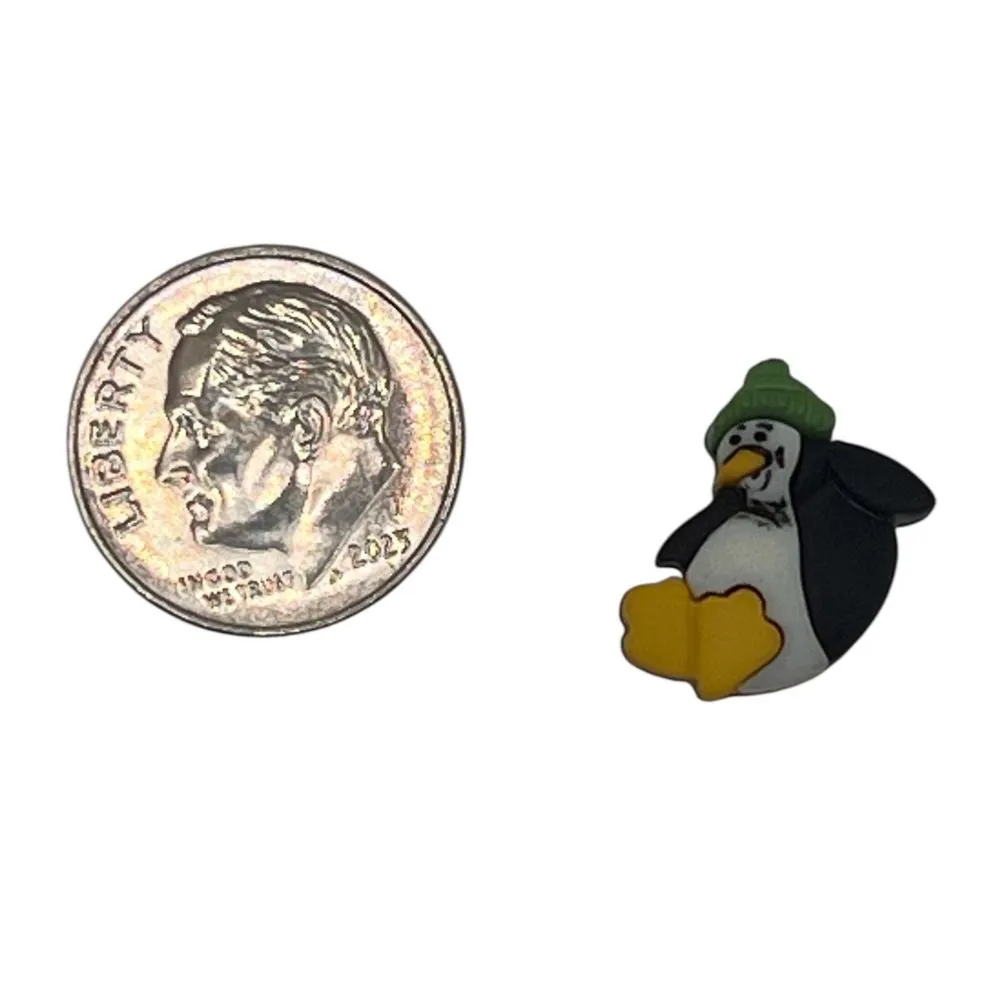 Buttons Galore Christmas Penguin with Green Hat Weihnachtsknöpfe