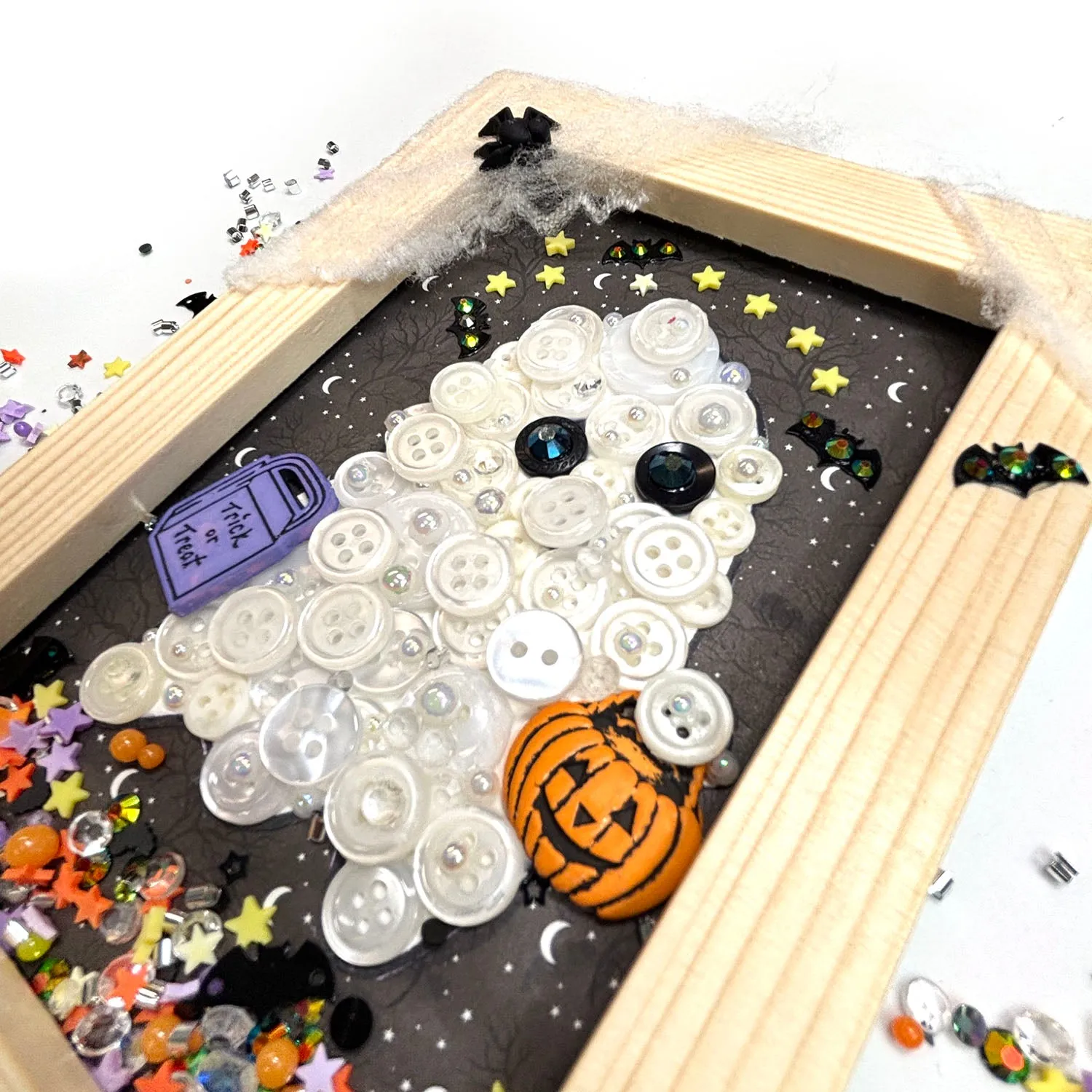 Buttons Galore Ghost Button Art Bastelset 15 cm Holzrahmen
