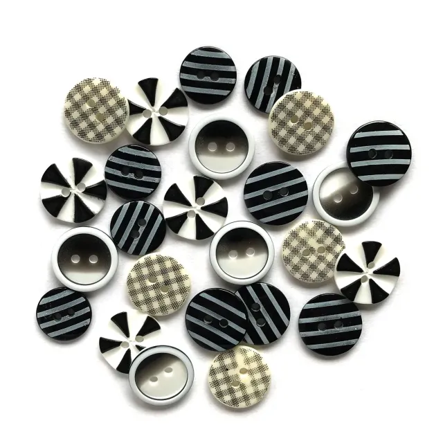 Buttons Galore Optical Illusion Knöpfe 15 Stück sw